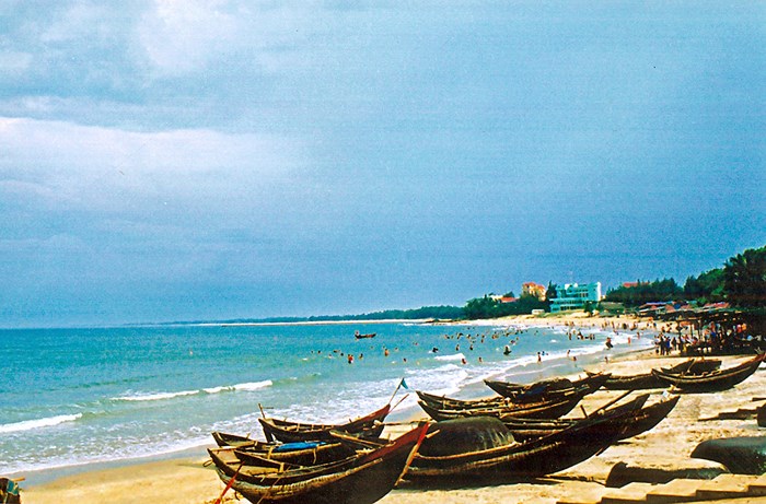 Phát triển dải ven bờ biển Bắc Trung Bộ làm điểm tựa bảo vệ chủ quyền biển đảo Tổ quốc 