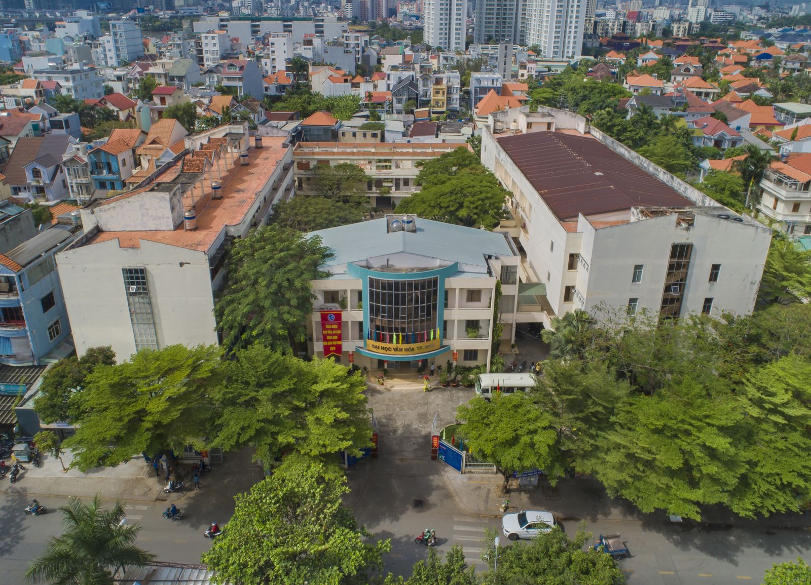 Đa đạng hóa sản phẩm, dịch vụ tại các trung tâm thông tin - thư viện đại học nhằm đáp ứng yêu cầu cách mạng công nghiệp 4.0 