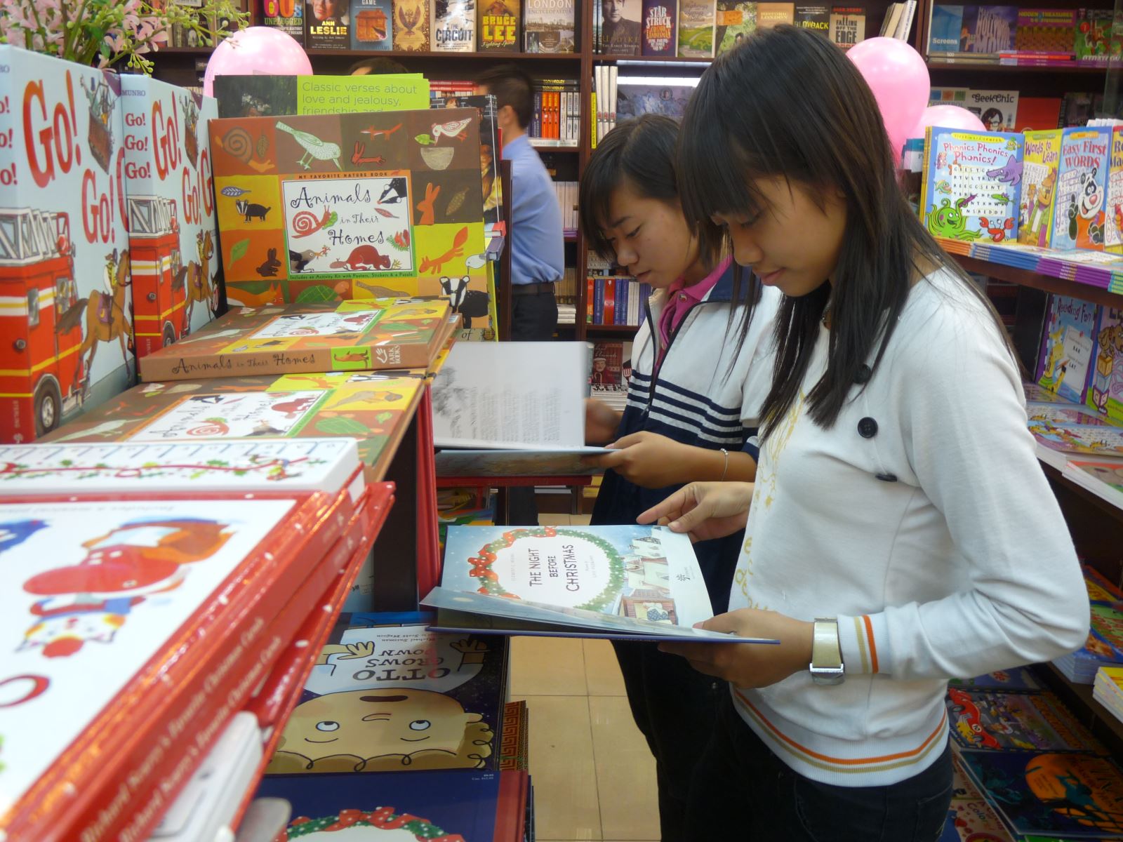 Mô hình kinh doanh sách thiếu nhi của một số nhà xuất bản trên thế giới