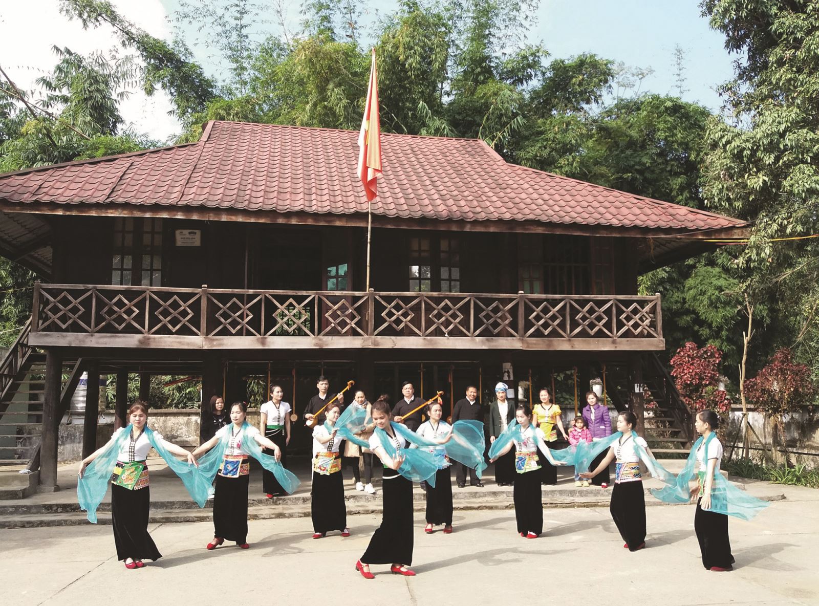 Những người lưu truyền bản sắc văn hóa dân tộc