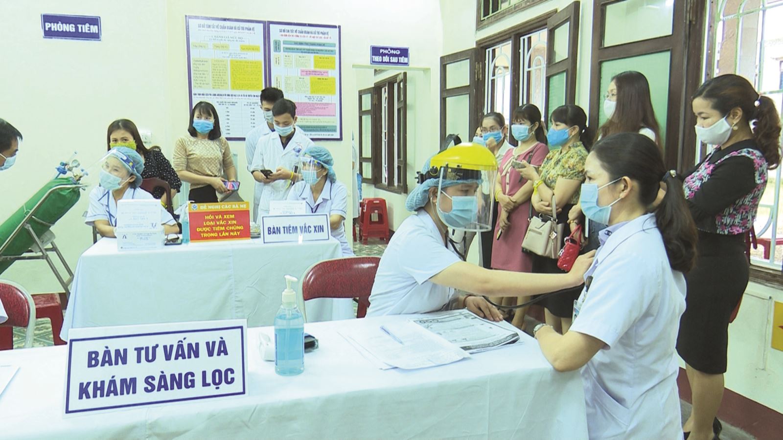 QUẢNG TRỊ: Quảng trị tiêm 3.400 liều vaccine COVID-19