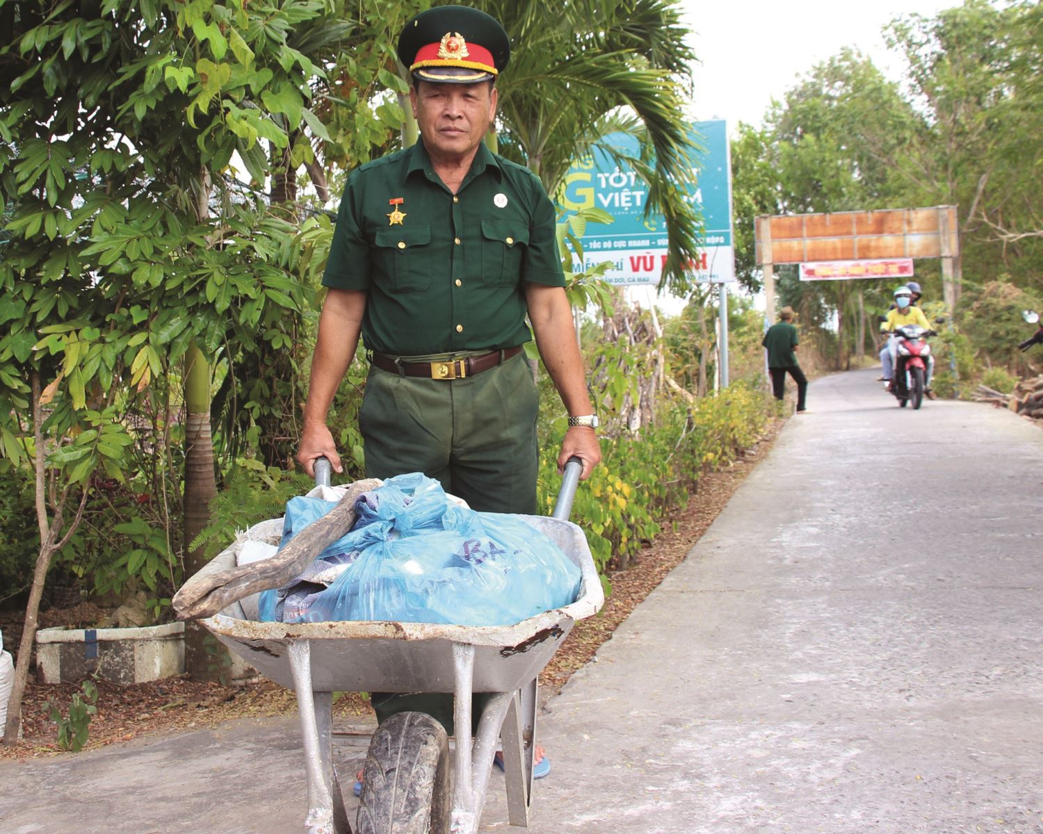“Đội vá đường” cựu chiến binh