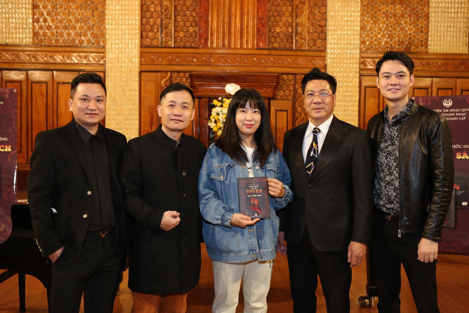 NSND Quốc Hưng ra mắt cuốn sách về đào tạo ca sĩ Opera