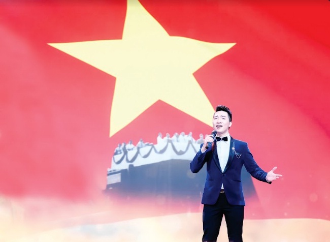 Ca sĩ trẻ Tiến Hưng: Một lòng say đắm với dòng nhạc truyền thống cách mạng