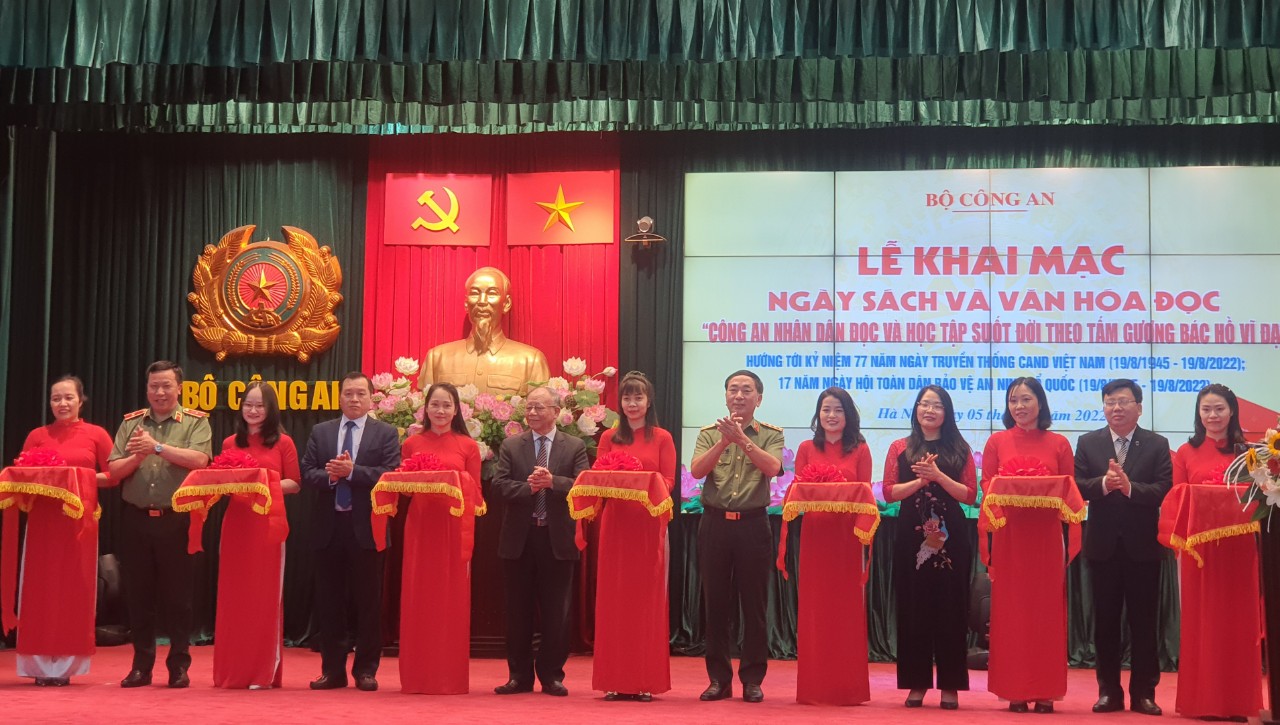 Bộ Công an khai mạc Ngày Sách và Văn hóa đọc, phát động xây dựng “Tủ sách Hồ Chí Minh”