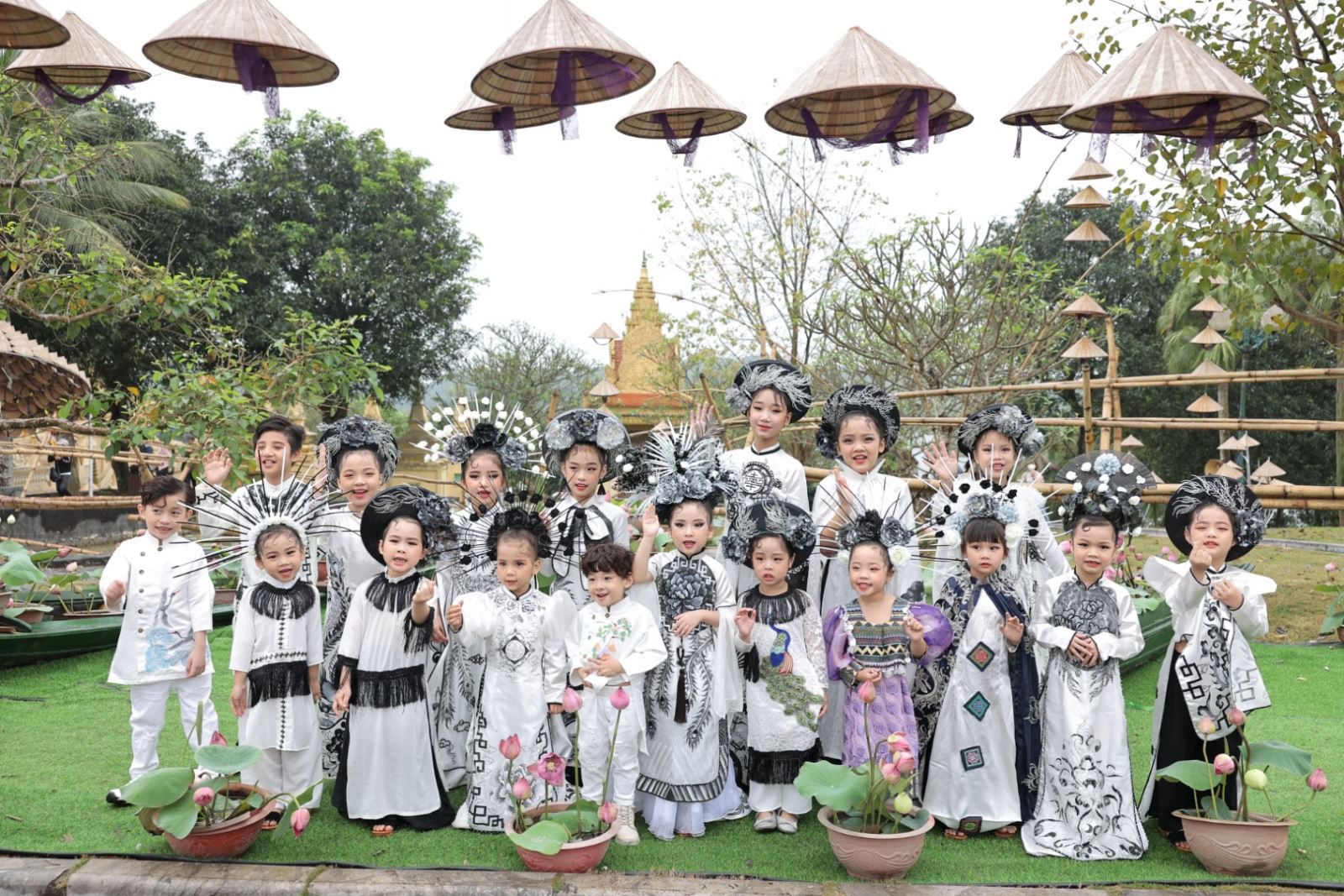Ấn tượng mẫu nhí trong trang phục áo dài “Nét xưa”