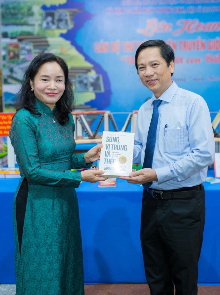 Liên hoan Cán bộ thư viện tuyên truyền giới thiệu sách với chủ đề “Những người con bất tử” 