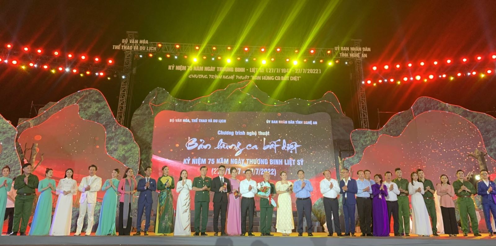 Chương trình “Bản hùng ca bất diệt”: Lan tỏa thông điệp văn hóa tri ân, đạo lý "uống nước, nhớ nguồn"