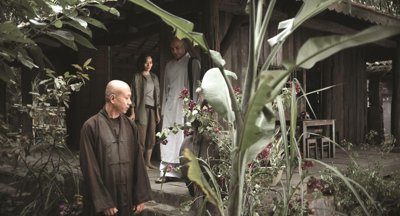"Tro tàn rực rỡ" - chất thơ của nỗi buồn