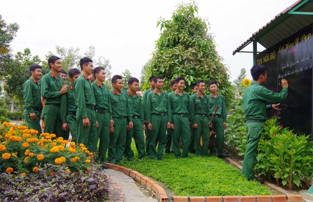Giáo dục lý tưởng cách mạng, đạo đức, lối sống văn hóa cho thanh niên quân đội 