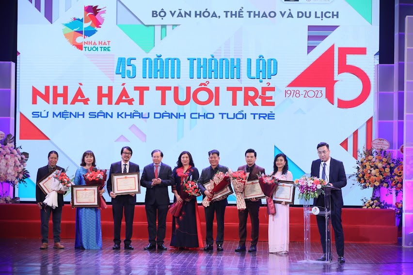 Nhà hát Tuổi trẻ kỷ niệm 45 năm thành lập: đậm bản sắc tuổi trẻ