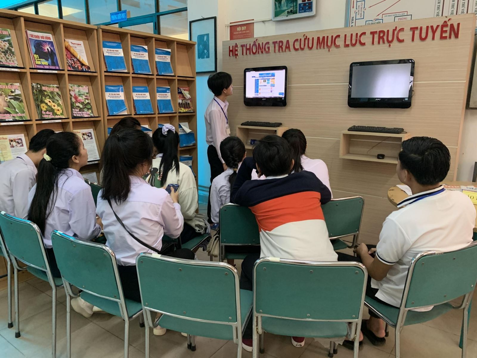 Nâng cao hiệu quả phục vụ người sử dụng thư viện tại Trường Cao đẳng Sư phạm Thừa Thiên Huế