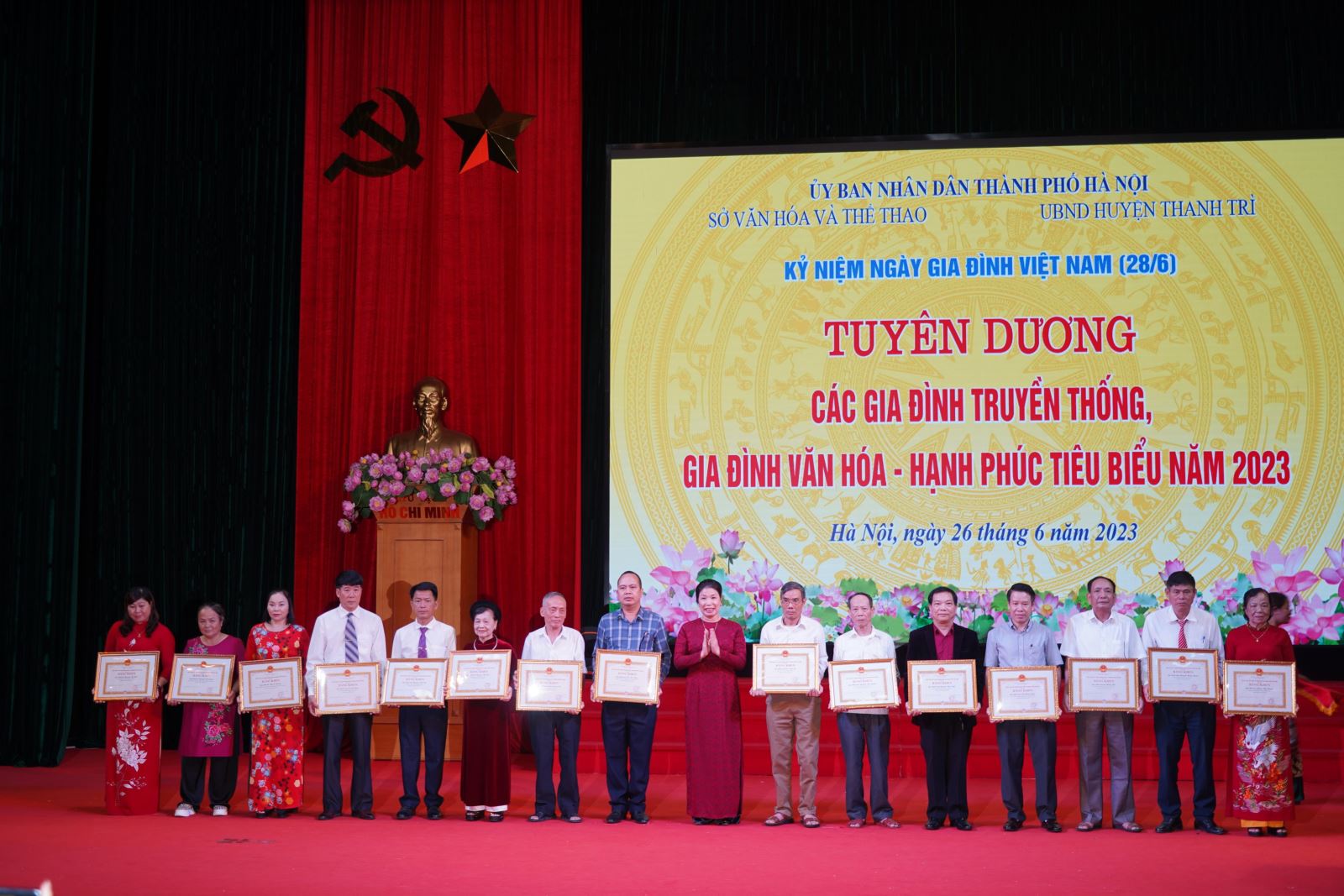 Hà Nội: Tuyên dương các gia đình truyền thống, gia đình văn hóa - hạnh phúc tiêu biểu năm 2023