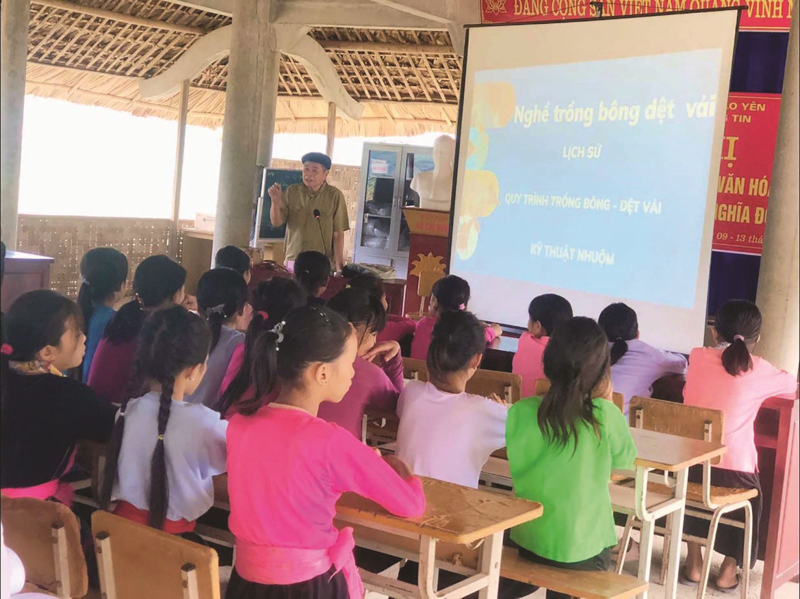 Những “truyền nhân” của bản làng