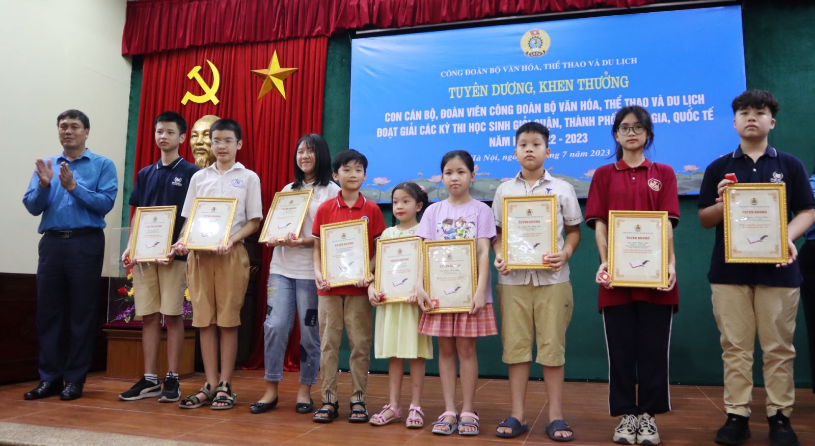Công đoàn Bộ VHTTDL: Trao thưởng cho các học sinh đạt thành tích cao trong trong học tập