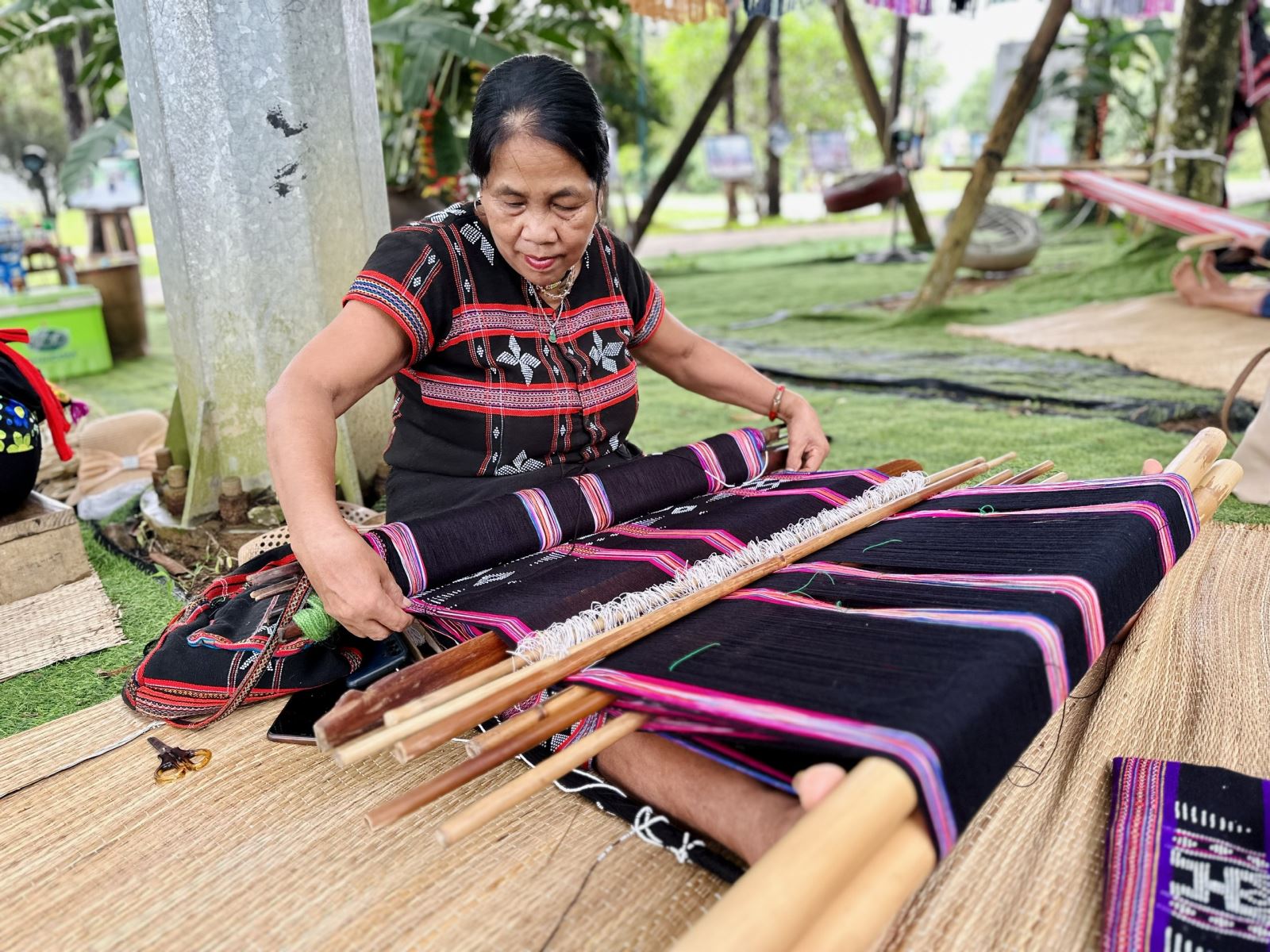 Nghề dệt thổ cẩm - nét đẹp văn hóa mang đậm dấu ấn của người Tà Ôi