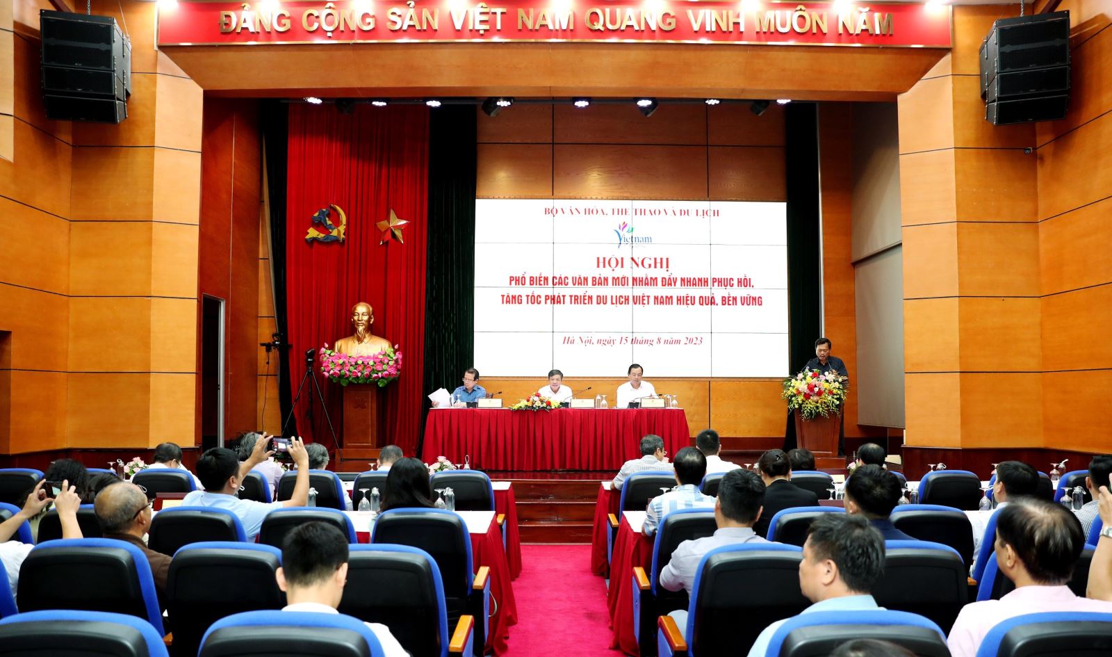 Quyết liệt hành động để tạo ra đột phá trong phục hồi và phát triển du lịch