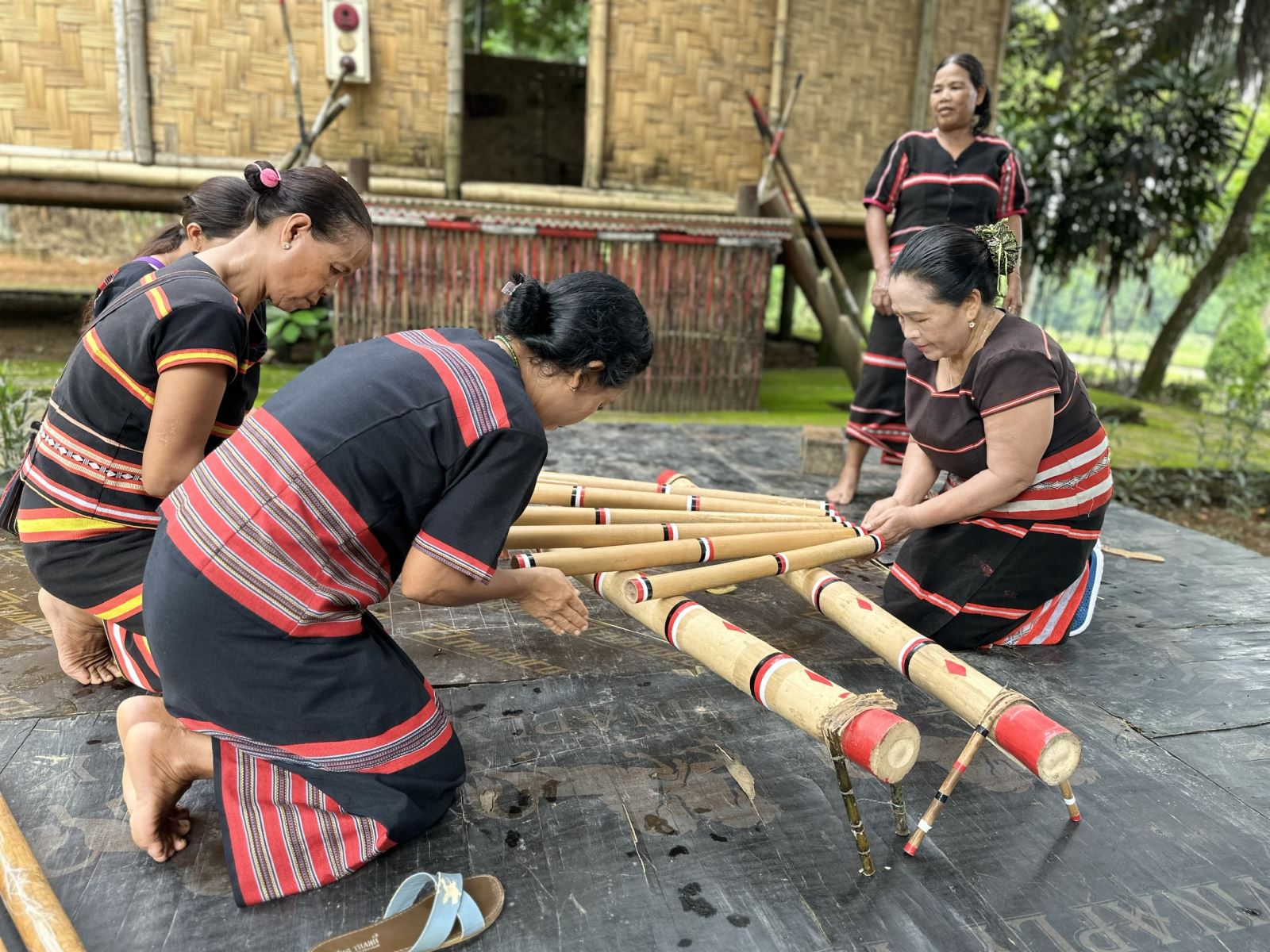 Tâm huyết "giữ lửa" tiếng đàn Klong pút