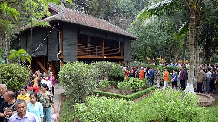 Một số kinh nghiệm trong công tác giáo dục di sản Hồ Chí Minh tại Khu Di tích Phủ Chủ tịch