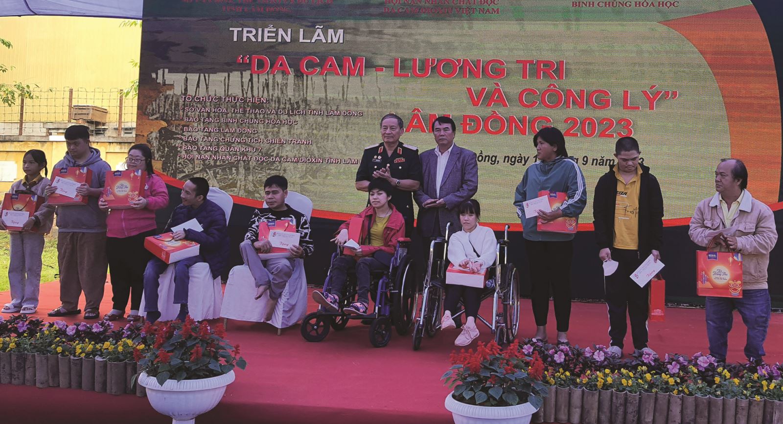 Lâm Đồng: Triển lãm “Da cam - Lương tri và Công lý”