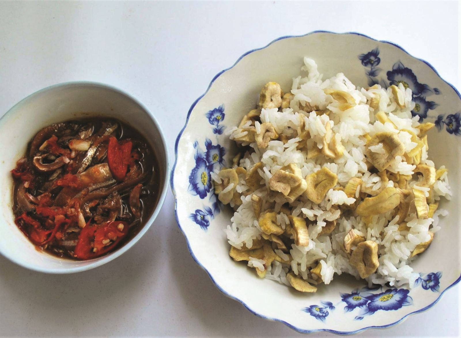 Khám phá hương vị mắm cá cơm Nam Ô