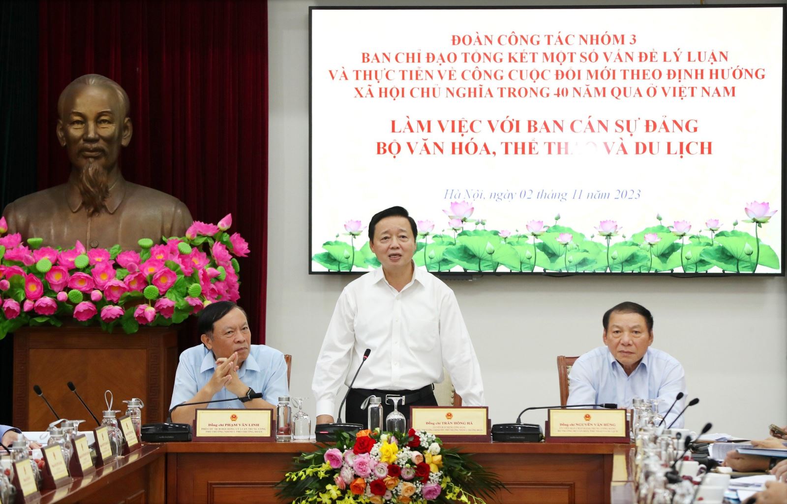 Đổi mới tư duy, hành động trong phát triển văn hóa và xây dựng con người Việt Nam