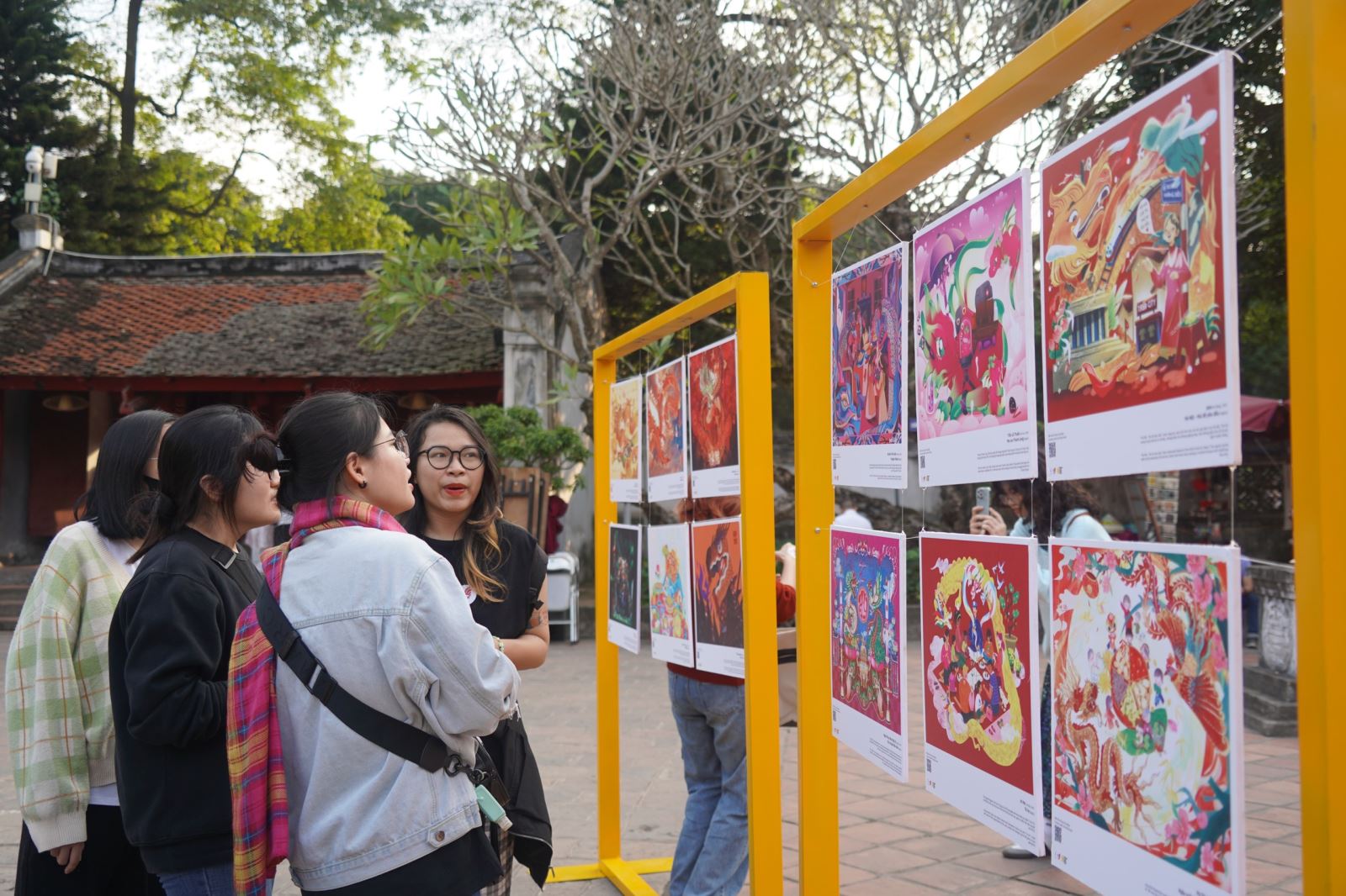 Hà Nội: Triển lãm tranh “Vẽ con Rồng"