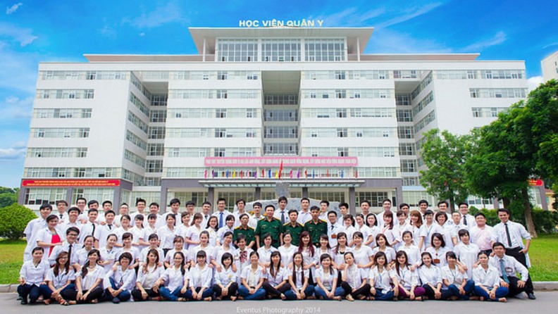 Nâng cao chất lượng dạy học các môn khoa học xã hội và nhân văn (KHXHNV) tại Học viện Quân y có vị trí, vai trò rất quan trọng, trực tiếp góp phần đào tạo nguồn nhân lực quân y, đáp ứng yêu cầu, nhiệm vụ xây dựng Quân đội nhân dân Việt Nam tinh, gọn, mạnh trong tình hình mới. Do vậy, nghiên cứu, vận dụng quan điểm phát triển vào nâng cao chất lượng dạy học các môn KHXHNV ở Học viện Quân y hiện nay có ý nghĩa thực tiễn sâu sắc