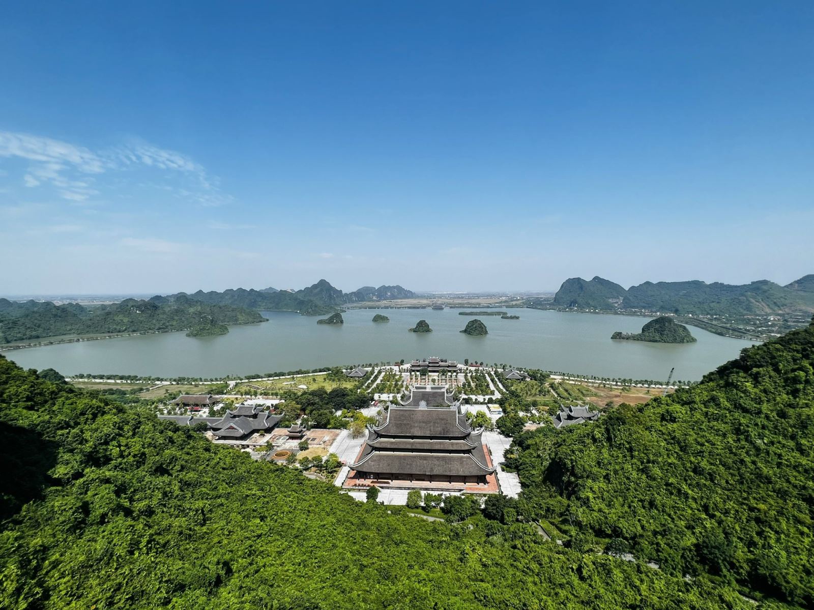 Đầu xuân, chiêm bái một số điểm du lịch văn hóa tâm linh tiêu biểu ở Hà Nam