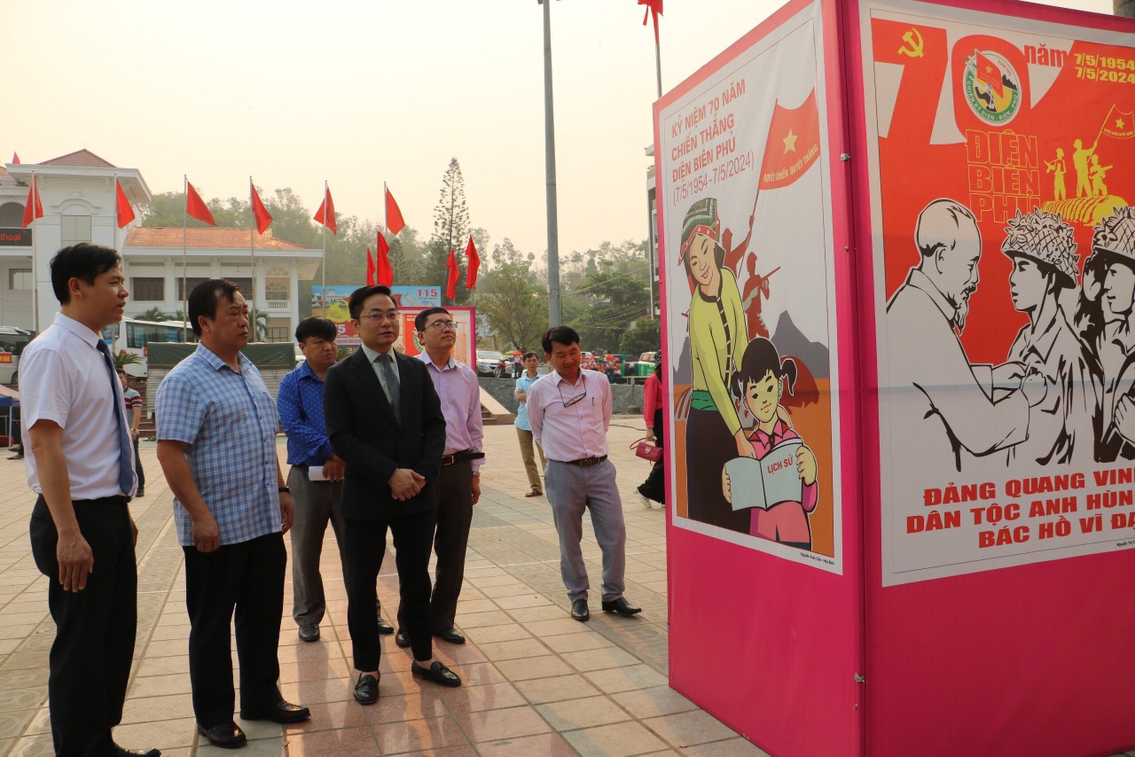 Triển lãm tranh cổ động toàn quốc tuyên truyền kỷ niệm 70 năm chiến thắng Điện Biên Phủ