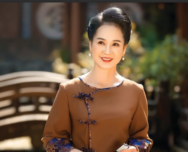 NSND Lan Hương: Phụ nữ đẹp khi biết làm chủ cảm xúc