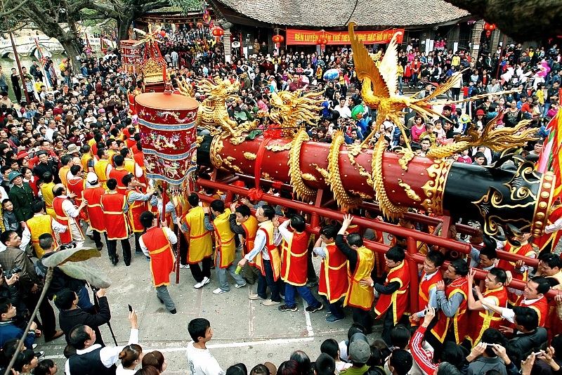 Lễ hội là một loại hình di sản văn hóa phi vật thể gắn với cộng đồng, sự biến đổi của lễ hội qua thời gian là một quy luật tất yếu. Trong bối cảnh ở Bắc Ninh hiện nay, sự tác động của quá trình công nghiệp hóa, hiện đại hóa, đô thị hóa đang diễn ra mạnh mẽ, sự chuyển giao lễ hội từ thế hệ này sang thế hệ khác, nối tiếp từ thế hệ tạo dựng văn hóa sang thế hệ duy trì và bảo tồn văn hóa cần có phương thức quản lý phù hợp, hiệu quả hơn.