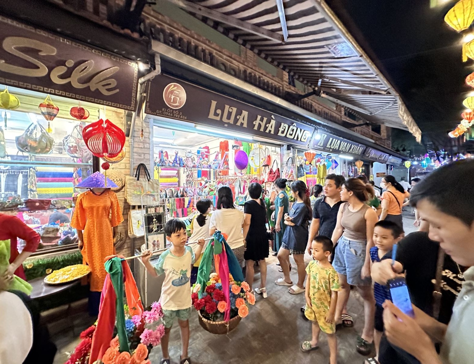 Biến đổi văn hóa làng nghề lụa Vạn Phúc trước tác động của đô thị hóa, hoạt động du lịch và sáng tạo thẩm mỹ