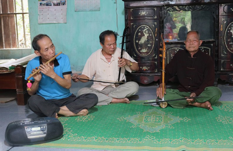 Âm nhạc truyền thống trong xã hội đương đại: Nghiên cứu trường hợp Cò ke ôống kháo của người Mường ở Hòa Bình