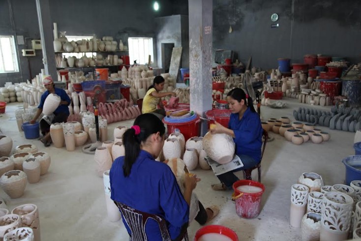 Tổng quan nghiên cứu và thực trạng biến đổi của lễ hội truyền thống làng nghề Bát Tràng hiện nay