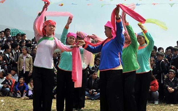 Chiều cạnh giới trong du lịch
