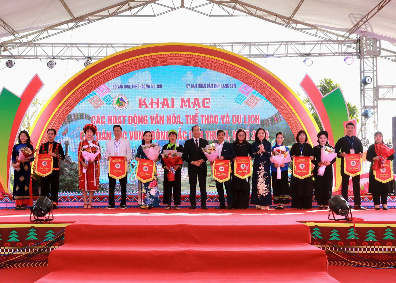 Khai mạc các hoạt động trong khuôn khổ Ngày hội VHTTDL dân tộc vùng Đông Bắc lần thứ XI