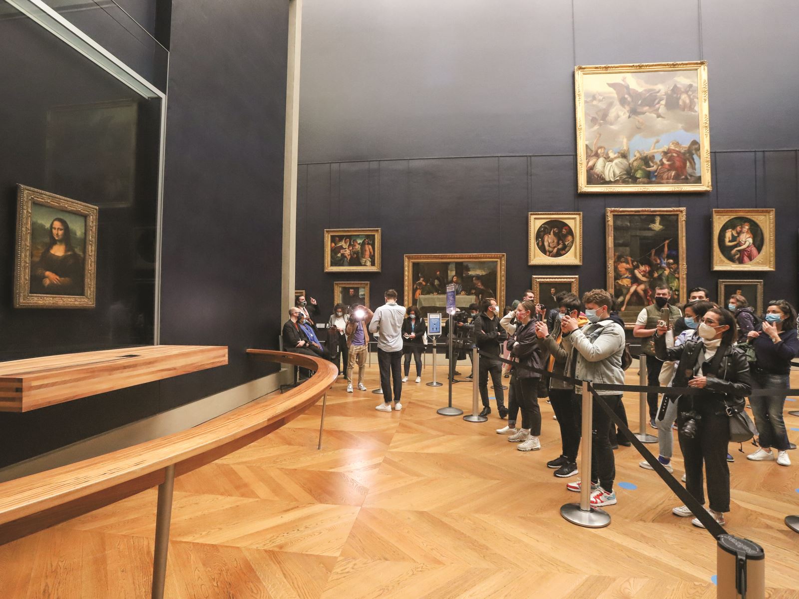 Bảo tàng Louvre  và những vấn đề nan giải