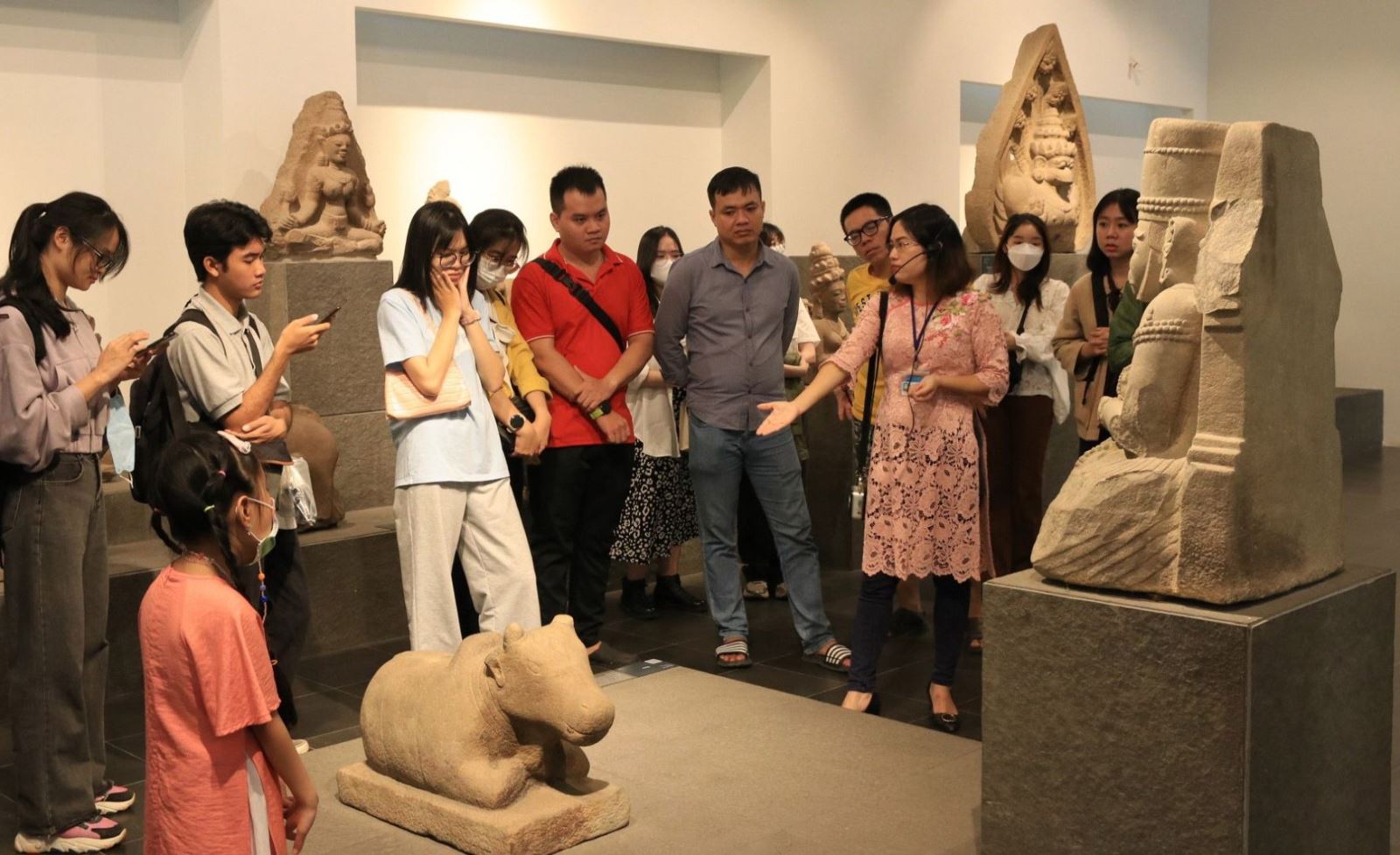 Phát triển dịch vụ văn hóa tại Thành phố Hồ Chí Minh - Nhìn từ xu hướng tiêu dùng