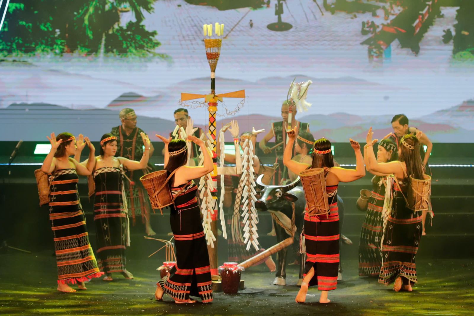 Trích đoạn nghi thức mừng Gươl mới của đồng bào Cơtu, thành phố Đà Nẵng