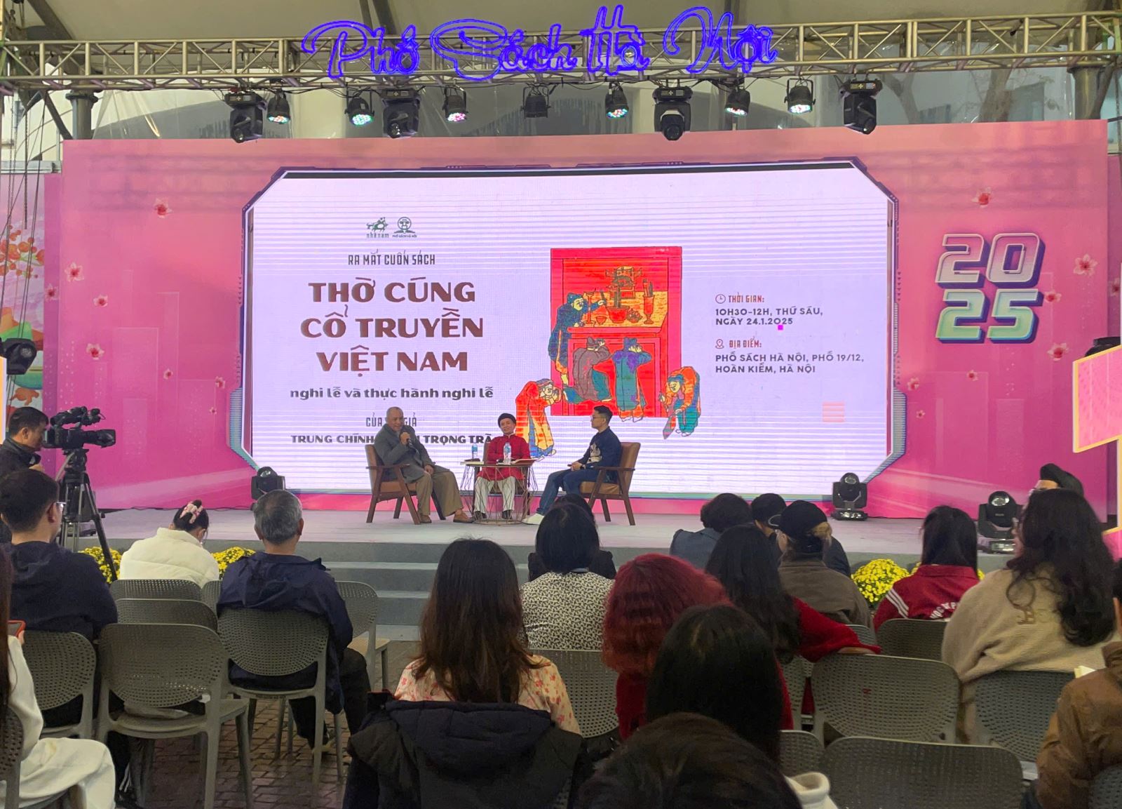 Ra mắt cuốn sách “Thờ cúng cổ truyền Việt Nam - nghi lễ và thực hành nghi lễ”