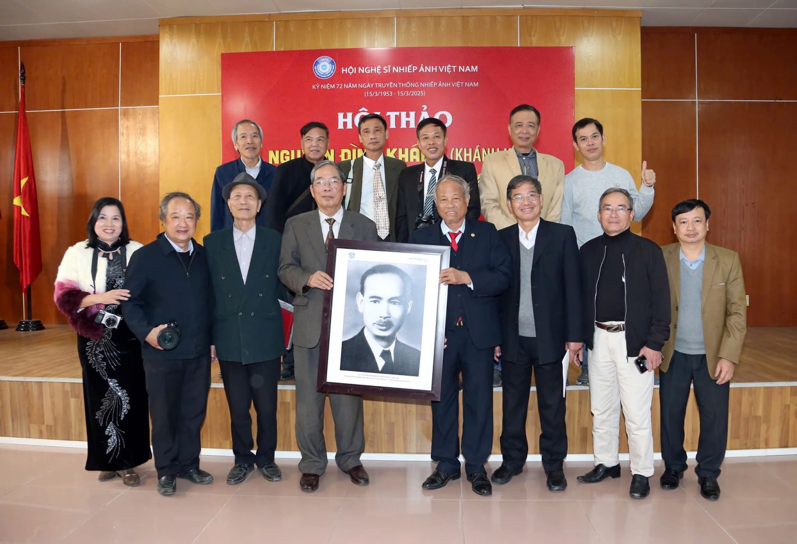 Nhà nhiếp ảnh Nguyễn Đình Khánh tên thật là Nguyễn Văn Xuân (còn gọi là Khánh Ký), sinh năm 1874, tại xóm Dộc, làng Lai Xá, tổng Kim Thìa, huyện Đan Phượng, phủ Hoài Đức, tỉnh Hà Đông (nay là xóm 3 thôn Lai Xá, xã Kim Chung, huyện Hoài Đức, TP Hà Nội). Ông không chỉ là người đặt nền móng cho nhiếp ảnh chuyên nghiệp ở Việt Nam, mà còn là biểu tượng của tinh thần cầu tiến, học hỏi và sáng tạo không ngừng.