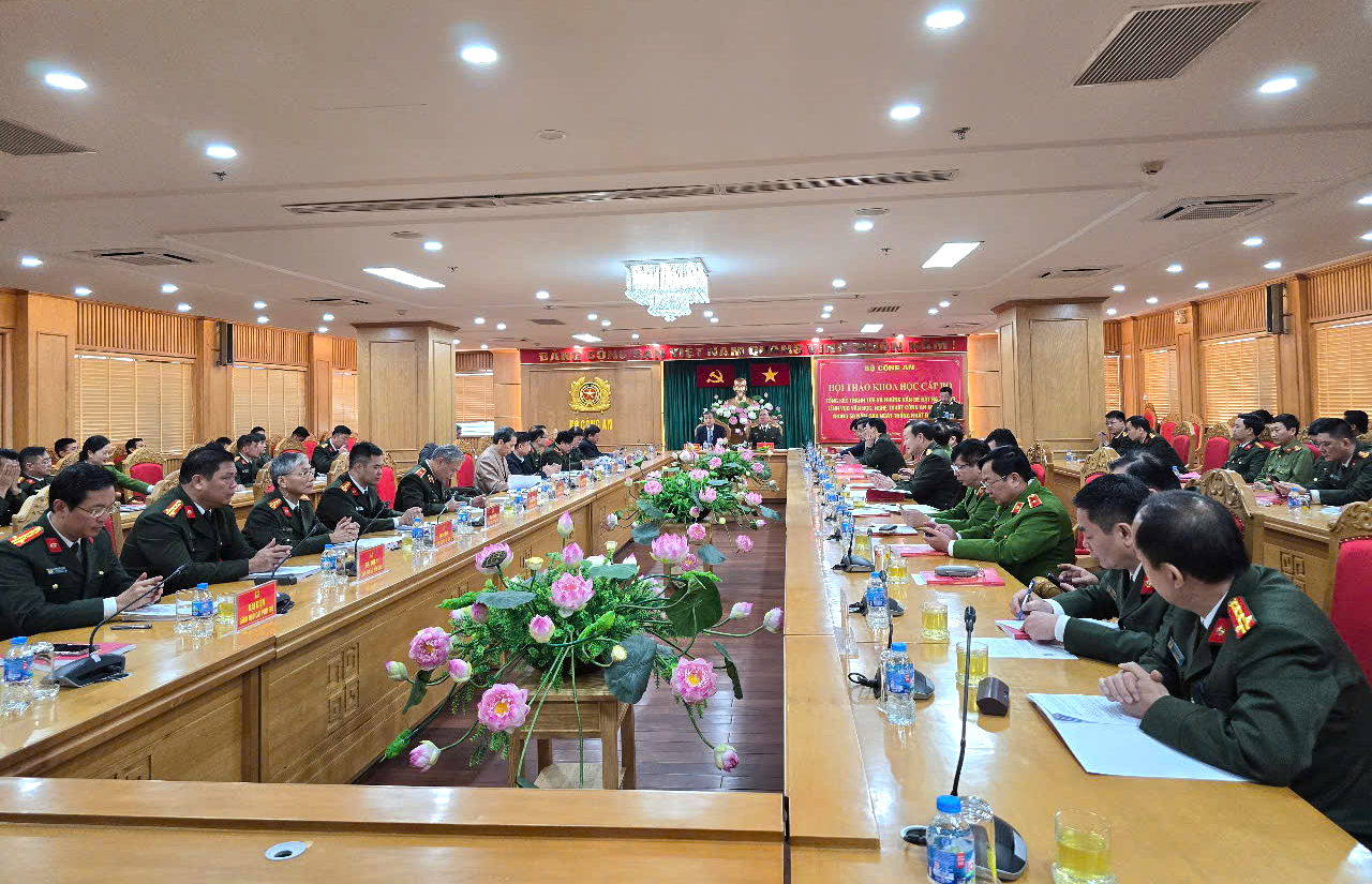 Ngày 18-3, tại Hà Nội, Bộ Công an phối hợp với Ban Tuyên giáo và Dân vận Trung ương tổ chức Hội thảo khoa học “Tổng kết thành tựu và những vấn đề đặt ra trong lĩnh vực văn học, nghệ thuật CAND trong 50 năm sau ngày thống nhất đất nước”. Ủy viên Trung ương Đảng, Phó Bí thư Đảng ủy Công an Trung ương, Thứ trưởng Bộ Công an Trần Quốc Tỏ; Ủy viên Trung ương Đảng, Phó Trưởng Ban Tuyên giáo và Dân vận Trung ương Ngô Đông Hải tới dự và chủ trì Hội thảo.