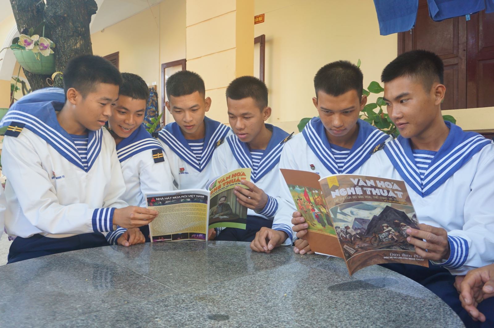 Đoàn công tác của Bộ VHTTDL thăm, tặng quà tại quần đảo Trường Sa và Nhà giàn DK-I