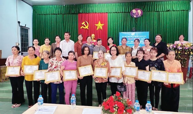 Hội viên, phụ nữ huyện Mang Thít (Vĩnh Long) thực hiện tiêu chí “3 sạch”