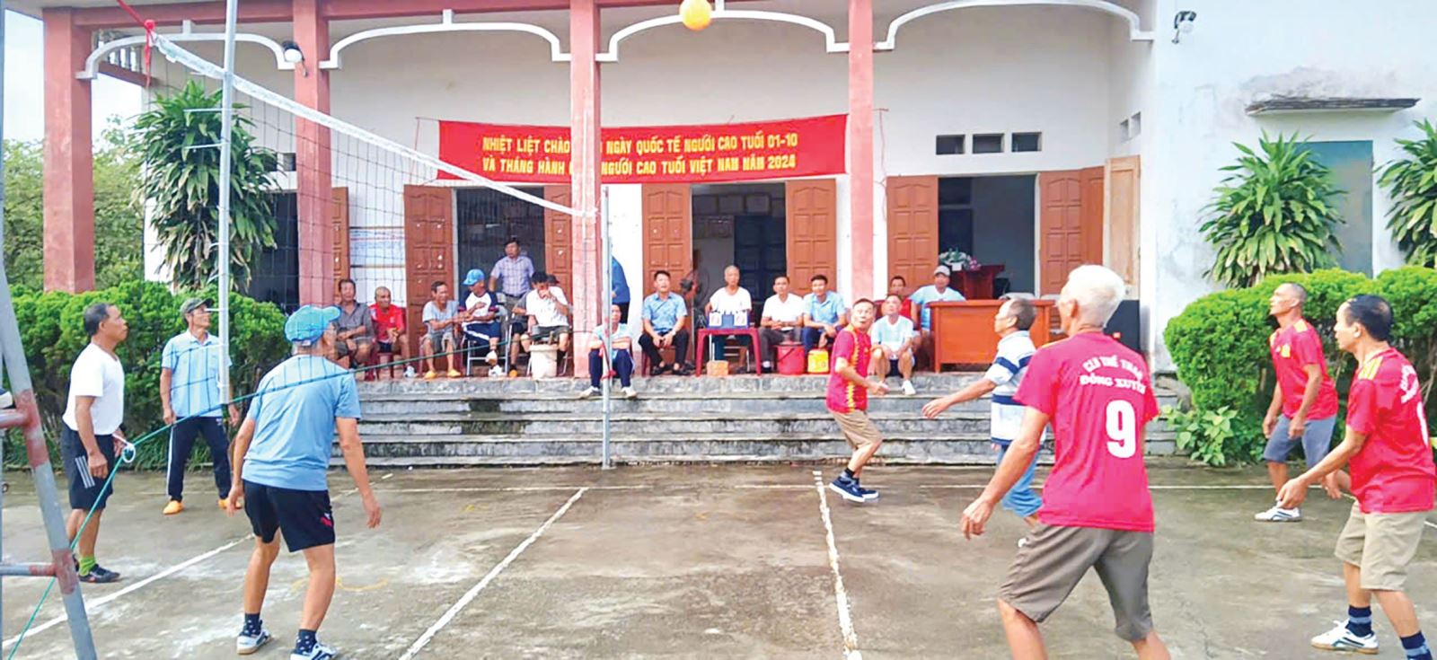 Sự chủ động, nỗ lực của cơ sở tới cấp huyện trong công tác quản lý, nâng cao hiệu quả sử dụng
của các thiết chế văn hóa, thể thao (VHTT) được xem là chìa khóa trong việc làm phong phú đời
sống văn hóa, tinh thần cho nhân dân trên địa bàn huyện Ninh Giang trong những năm gần đây.