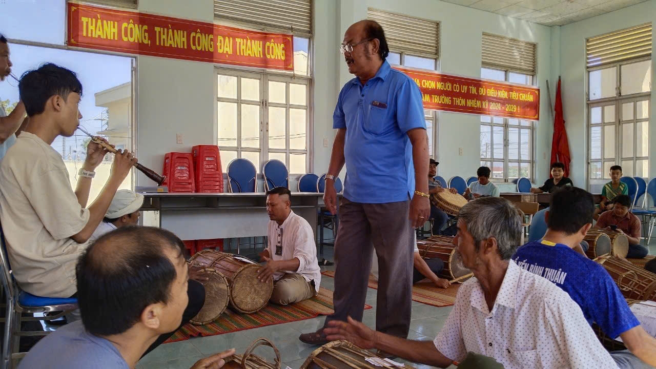 NNƯT Lâm Tấn Bình - Hơn nửa thế kỷ lưu giữ, bảo tồn và lan tỏa giá trị văn hóa Chăm