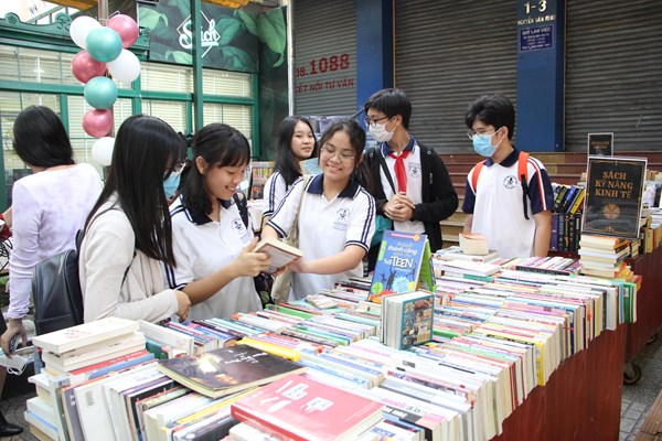 Văn hóa đọc của giới trẻ Thành phố Hồ Chí Minh trong kỷ nguyên số