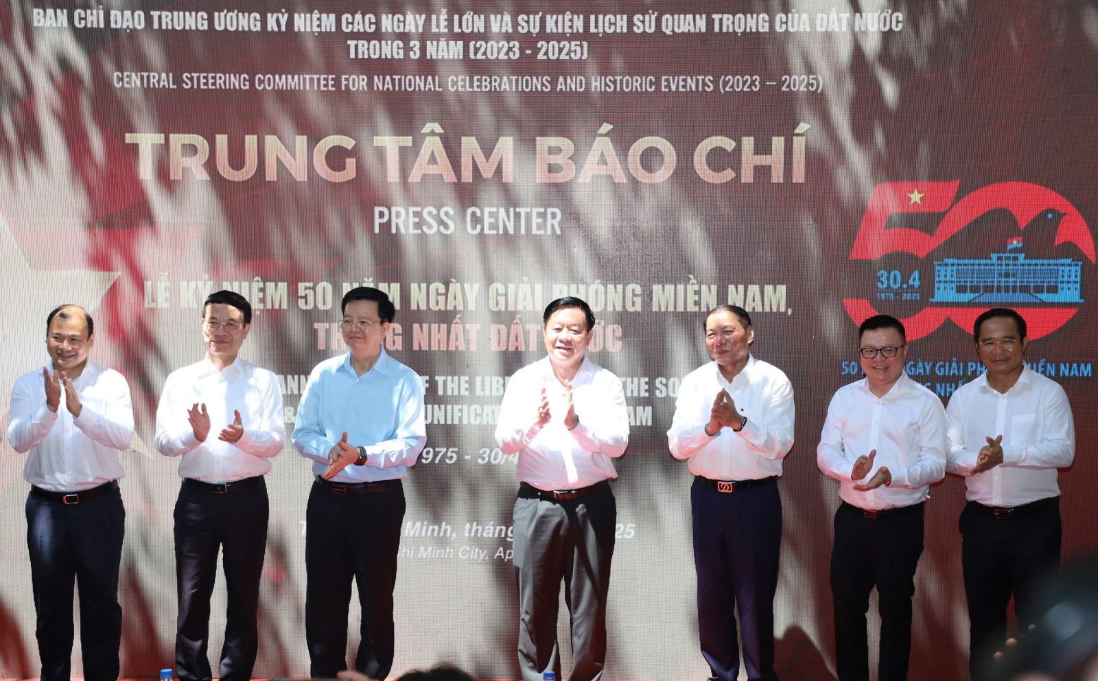Sáng 27-4, tại Trụ sở Hội Nhà báo TP.HCM (số 14 Alexandre de Rhodes, phường Bến Nghé, Quận 1) đã diễn ra Lễ khai trương Trung tâm Báo chí phục vụ Lễ kỷ niệm 50 năm Ngày Giải phóng miền Nam, thống nhất đất nước và phát hành bộ tem bưu chính Kỷ niệm 50 năm Ngày Giải phóng miền Nam, thống nhất đất nước (30/4/1975-30/4/2025).