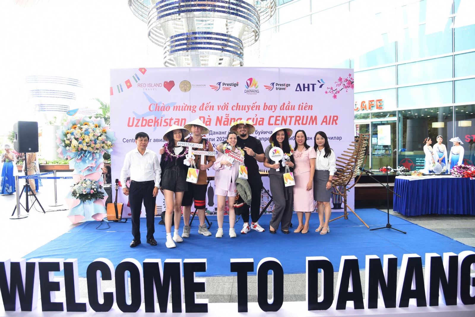 Sáng 27-4-2025, chuyến bay mang số hiệu C65539 từ Tashkent (Uzbekistan) đã hạ cánh tại Sân bay quốc tế Đà Nẵng, đưa hơn 180 hành khách đến tham quan và trải nghiệm dịch vụ du lịch tại thành phố Đà Nẵng.
